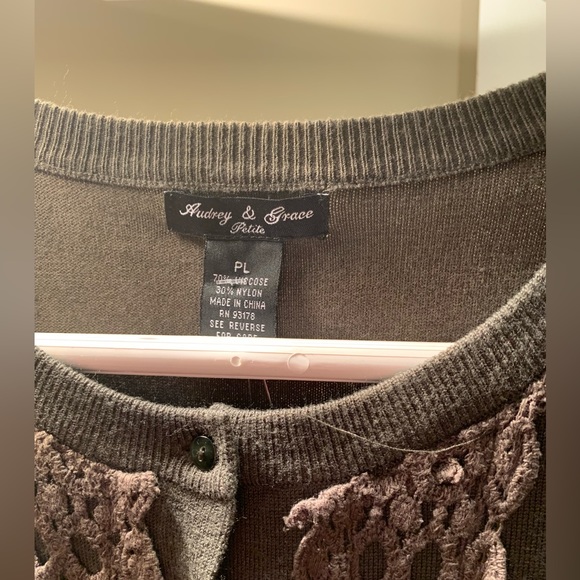 Brand new, Cardigan in olive color with olive embroidery.size : - Picture 10 of 15